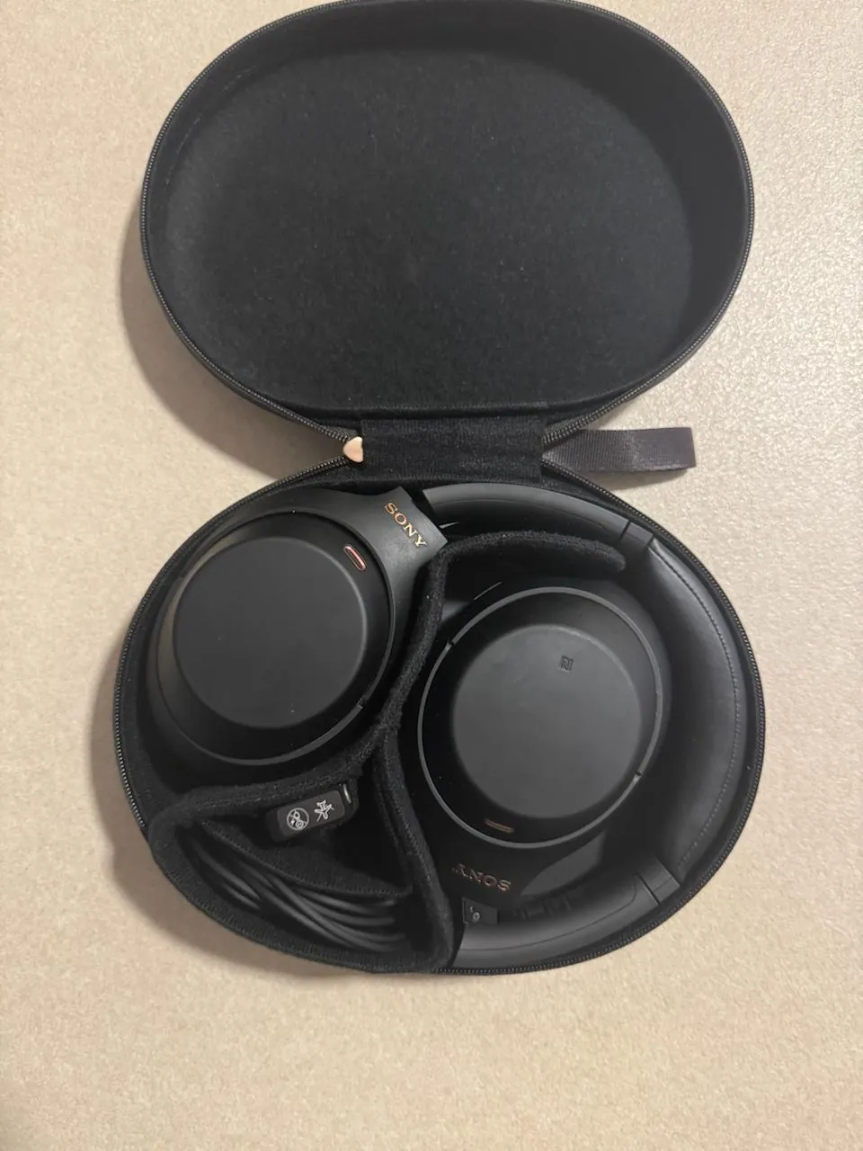 Nintendo Switch OLED и наушники Sony WH-1000XM4 4