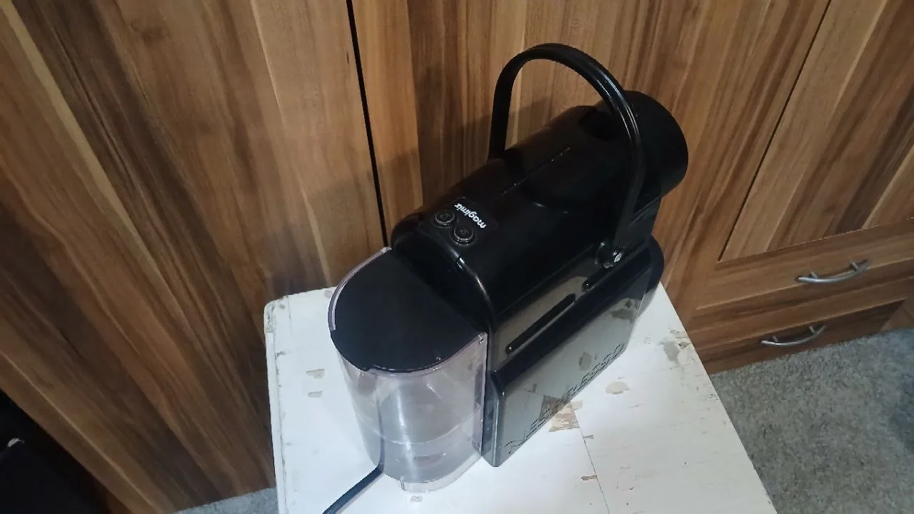 Кофемашина Nespresso Inissia рабочая Белград 2