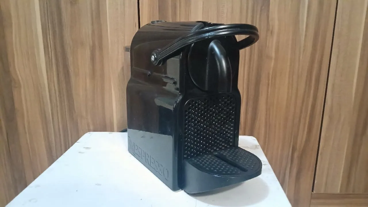 Кофемашина Nespresso Inissia рабочая Белград 1