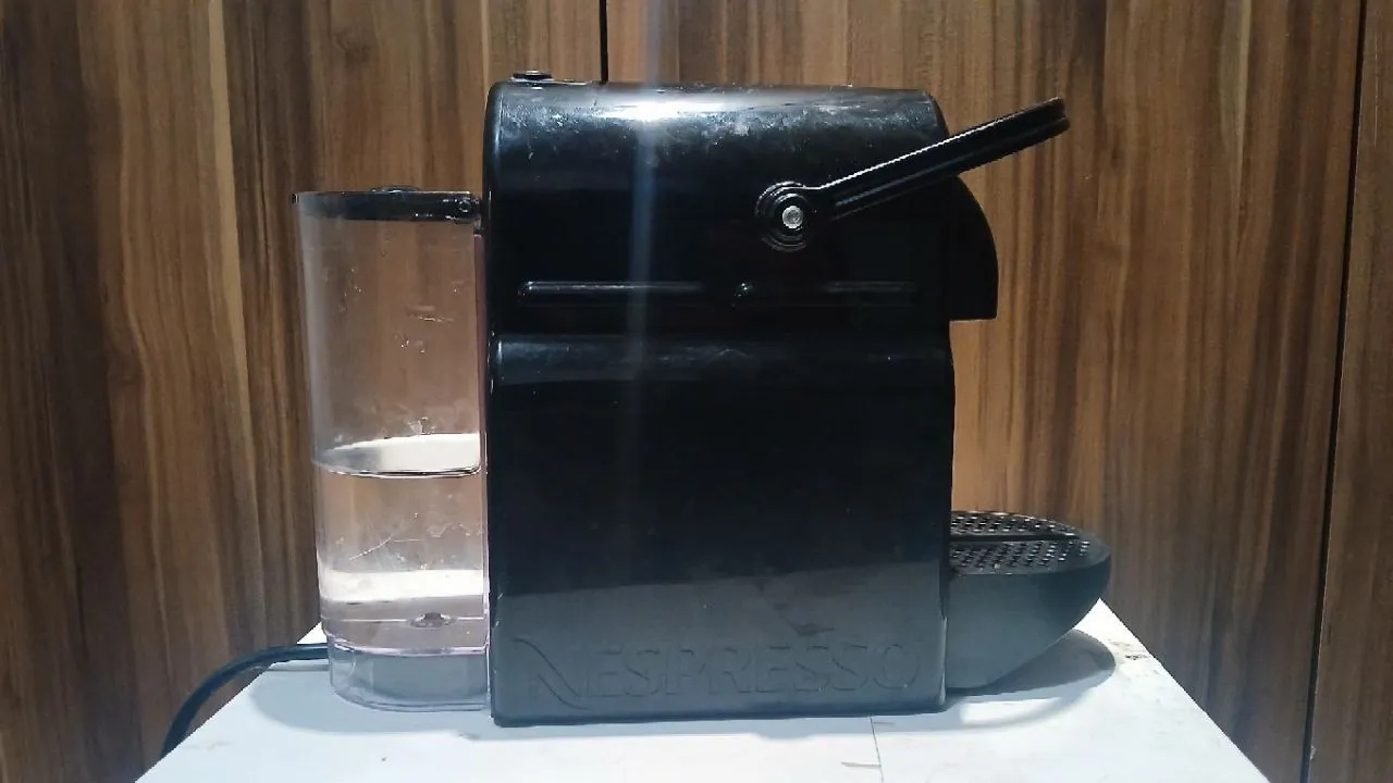 Кофемашина Nespresso Inissia рабочая Белград 3
