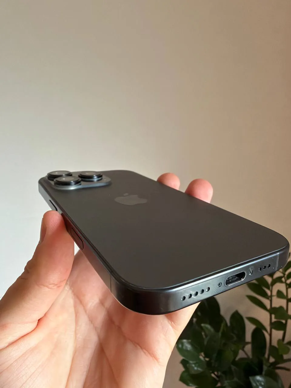IPhone 16 Pro 256 ГБ чёрный Белград 3