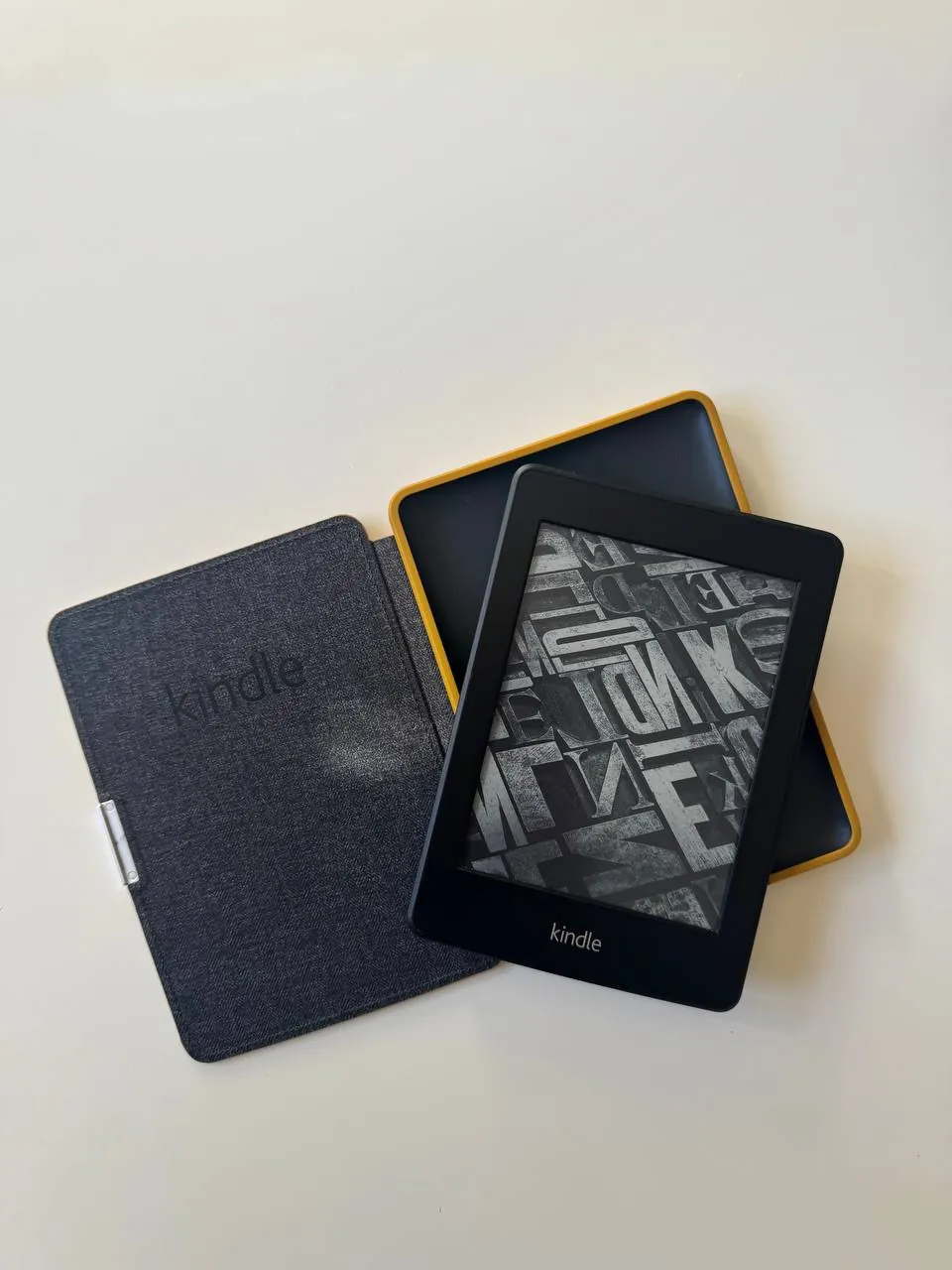 Kindle Paperwhite 1st Gen с чехлом 1