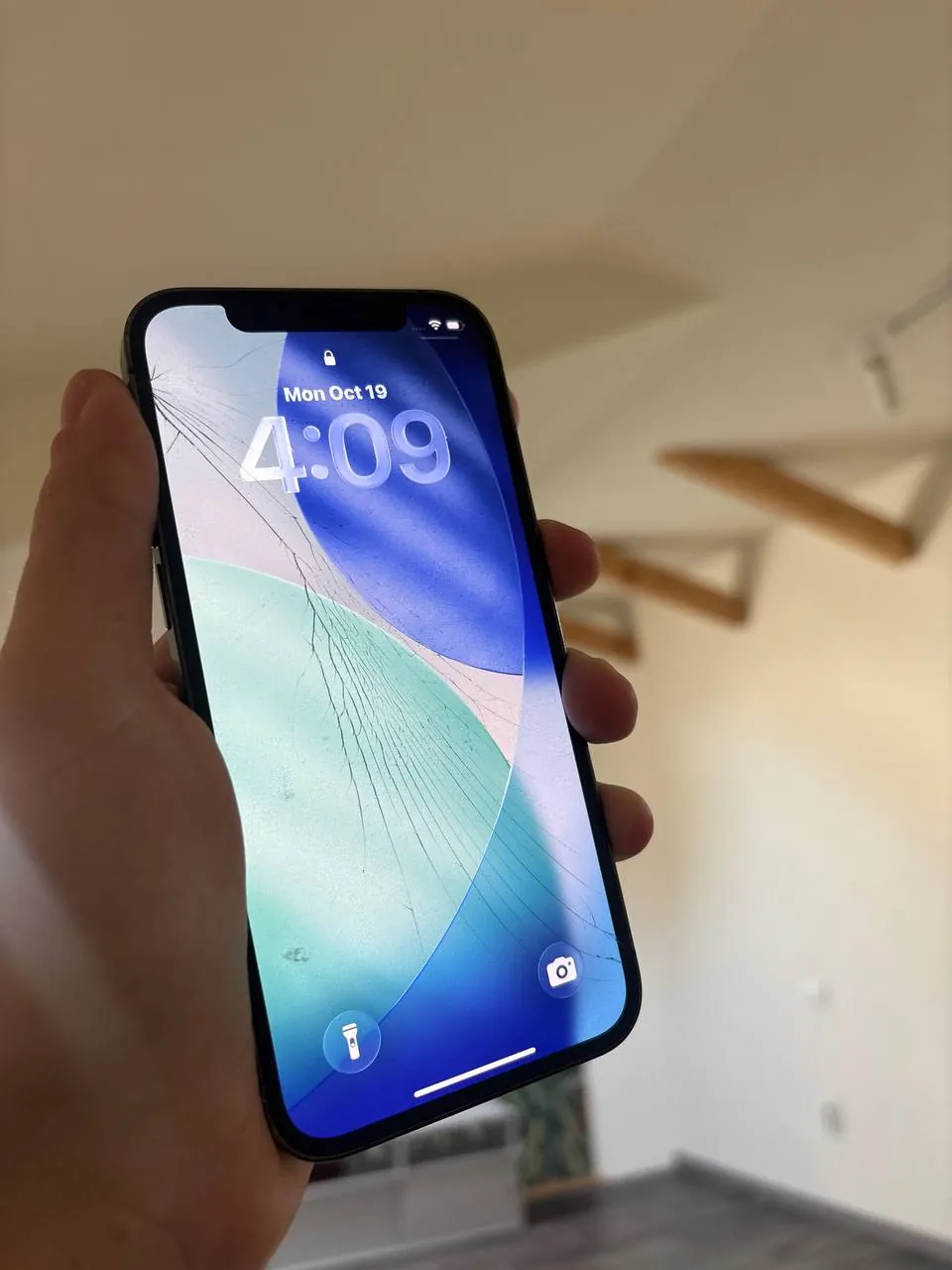 IPhone 12 Pro с разбитым экраном 3