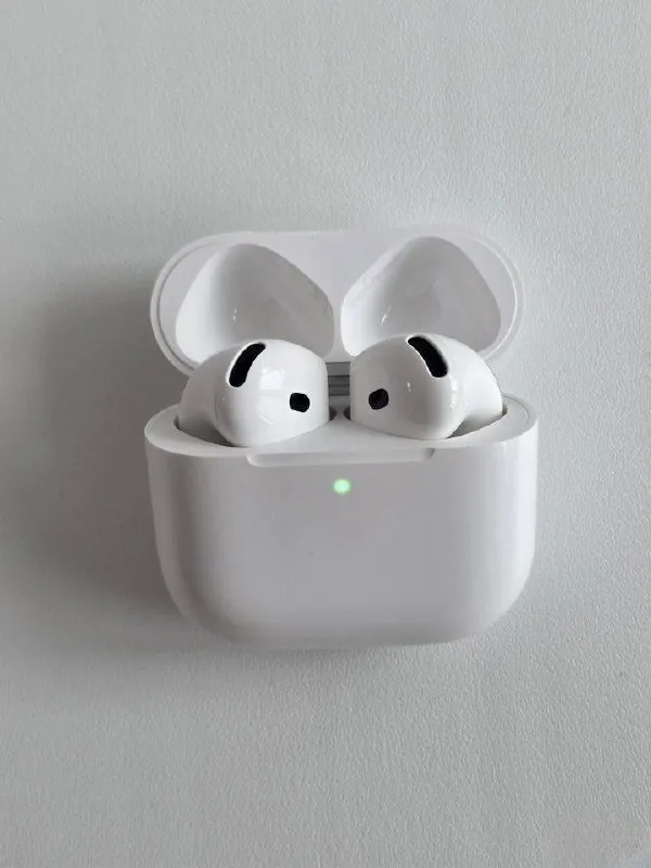 AirPods 4 в идеальном состоянии 1