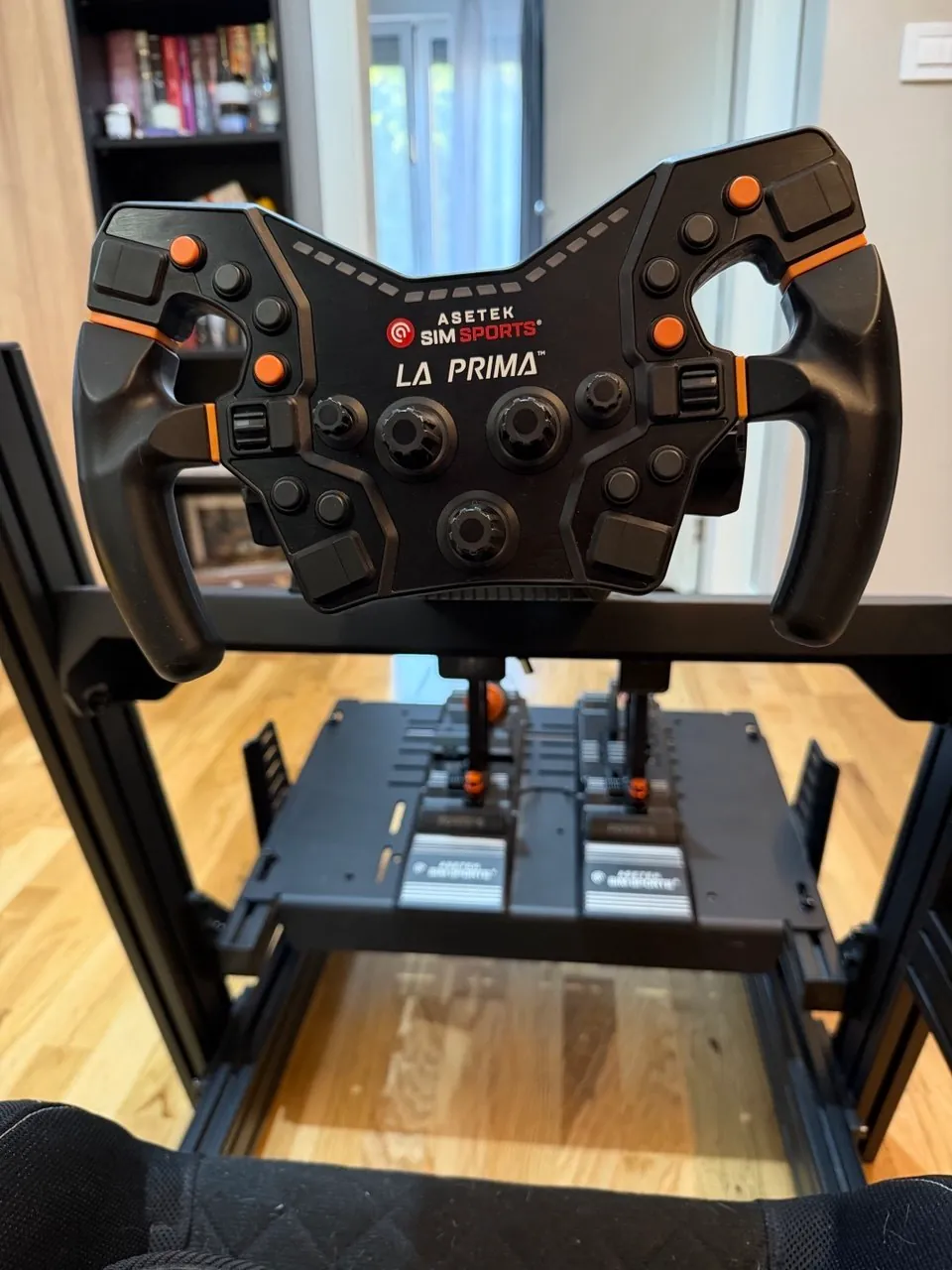 Симрейсинг кокпит Sim-Lab GT1 Pro с рулём и монитором 1