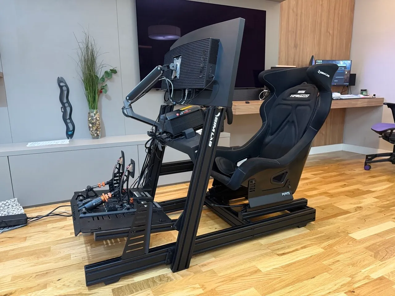 Симрейсинг кокпит Sim-Lab GT1 Pro с рулём и монитором 2