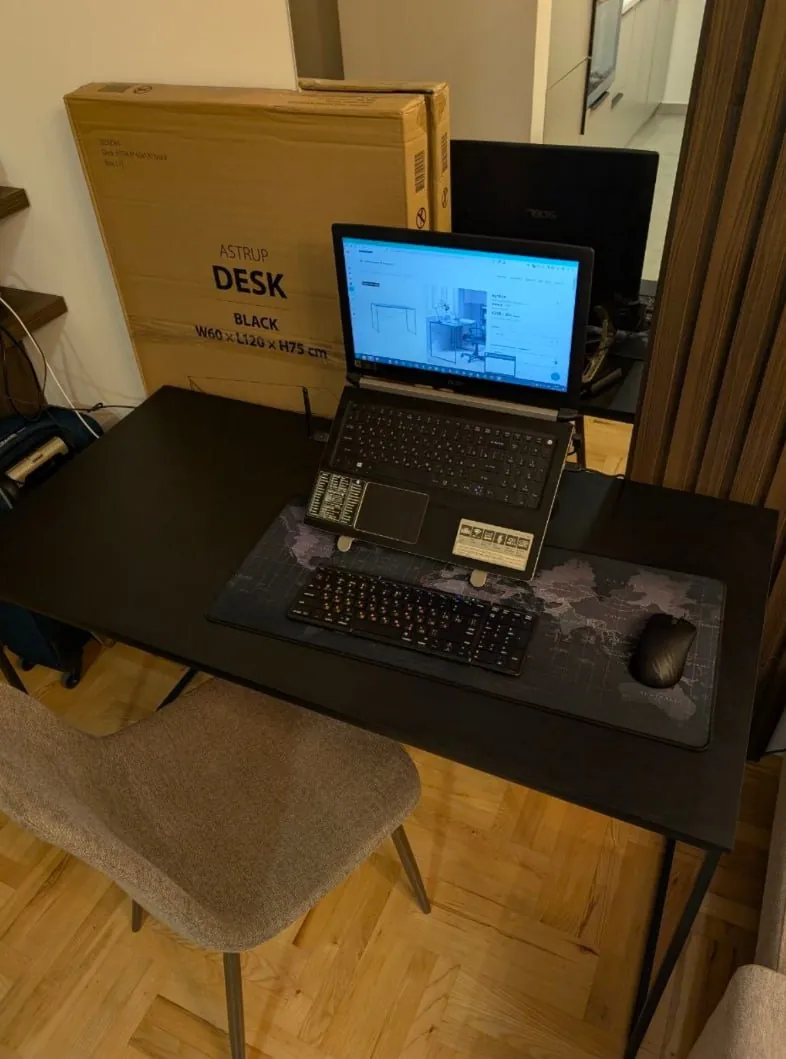 Компьютерный стол 120×60 в отличном состоянии 1