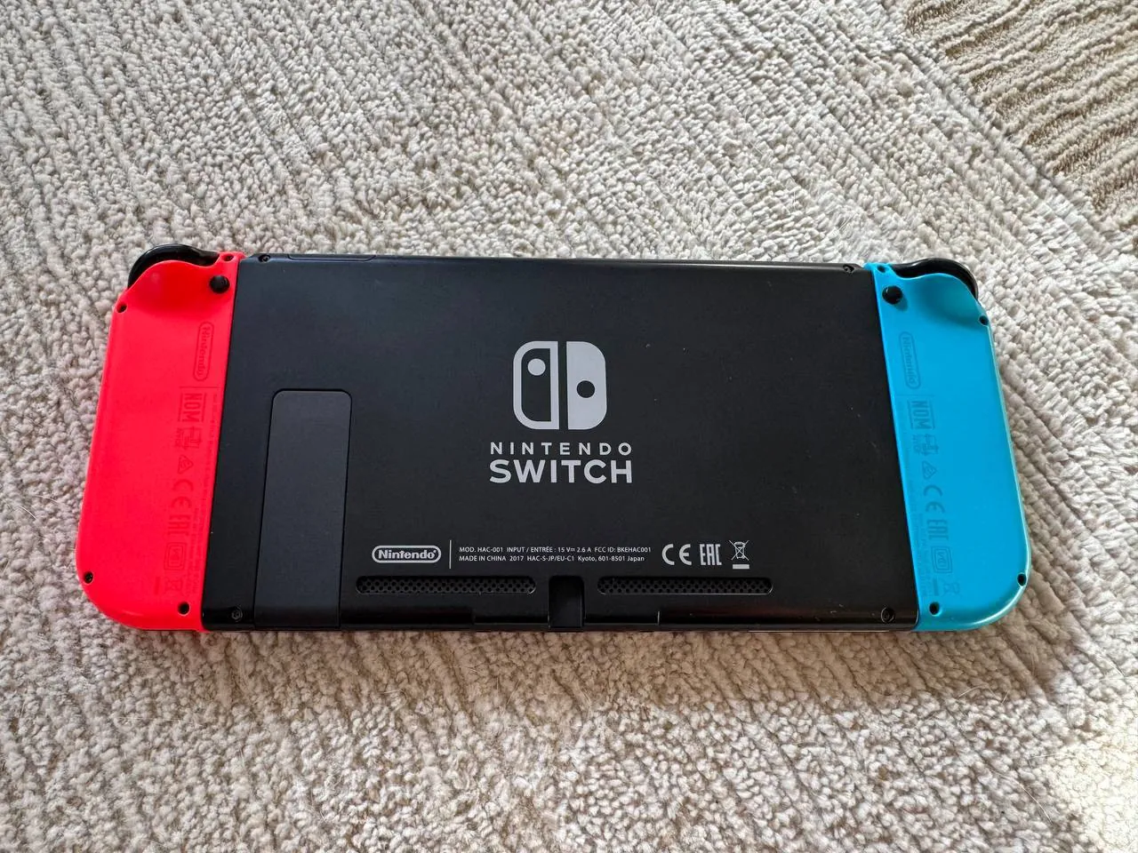 Nintendo Switch V1 с игрой Zelda BOTW 3