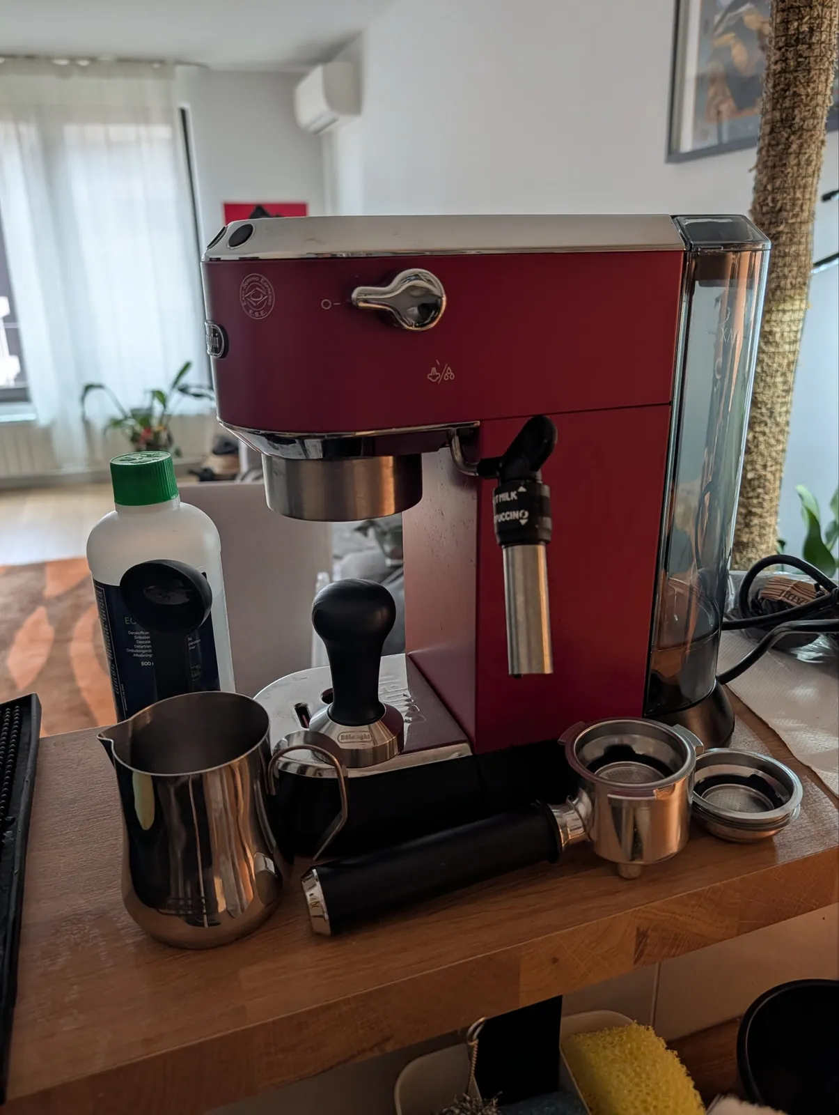 Кофемашина De'Longhi Dedica EC685 1