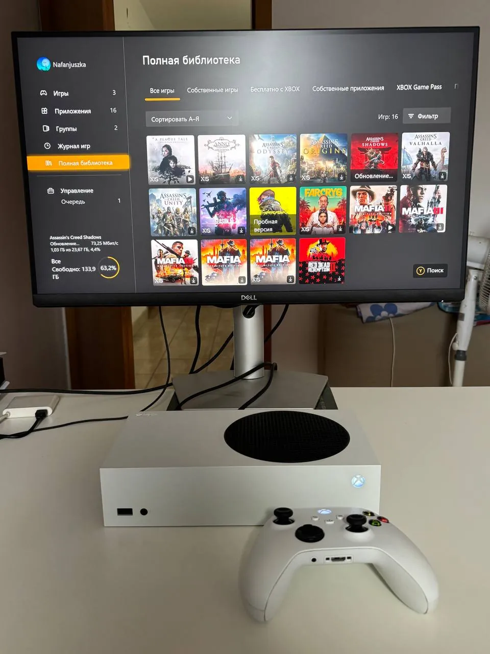 Xbox Series S 512 ГБ с геймпадом и кабелями 1