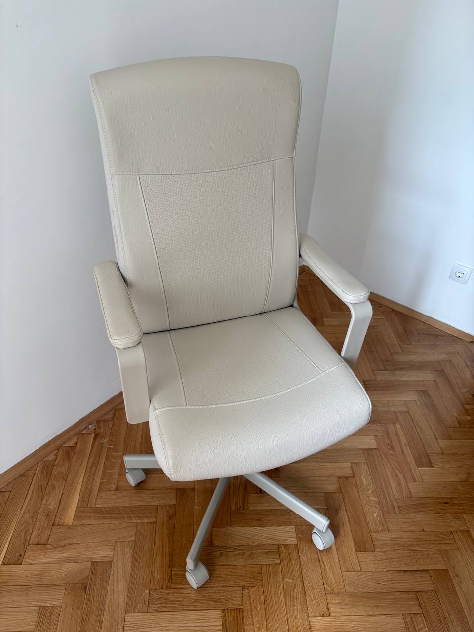 Рабочий стул IKEA 1