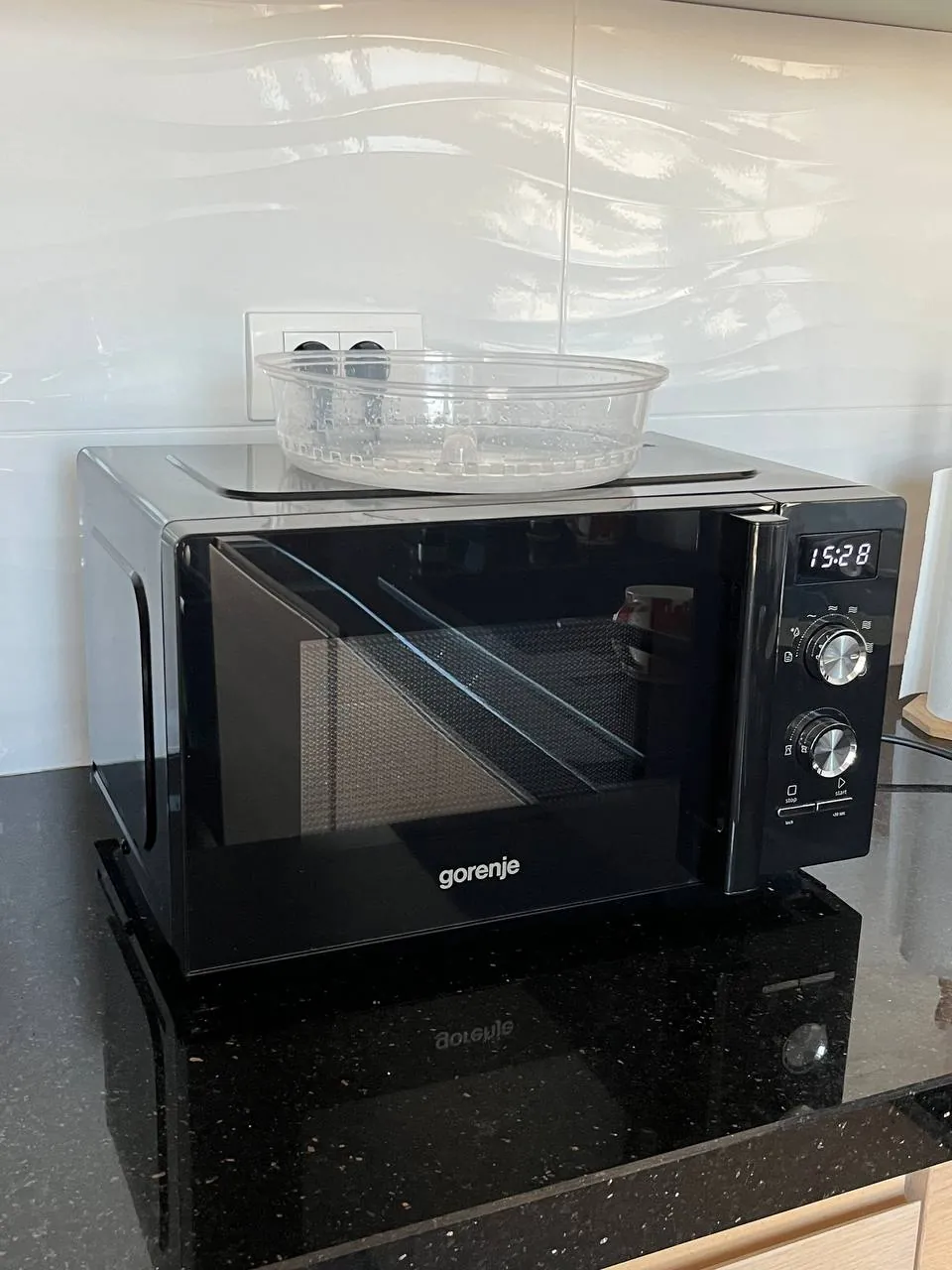 Микроволновая печь Gorenje с крышкой 1