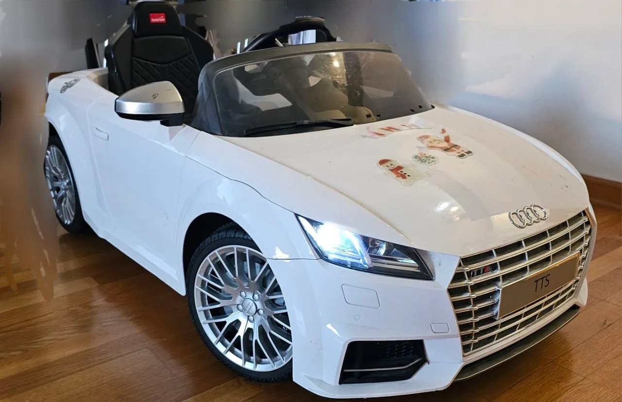 Детский электромобиль Audi TT Нови Белград 2