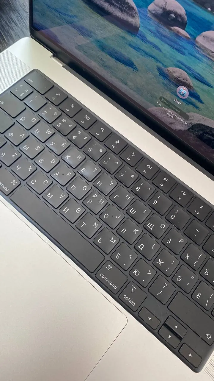 MacBook Pro 16 2023 M2 Max 32GB 1TB 2200€ 2