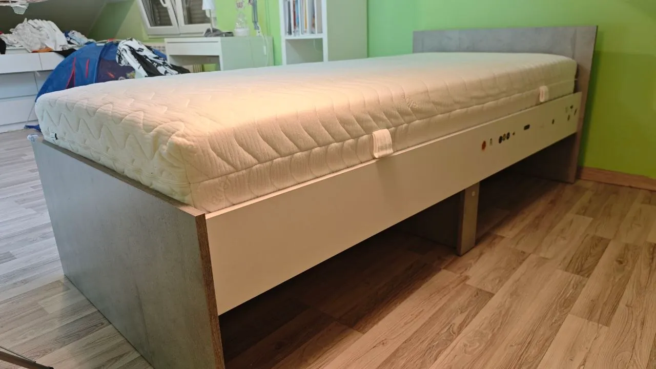Кровать 90x200 с матрасом Земун 3