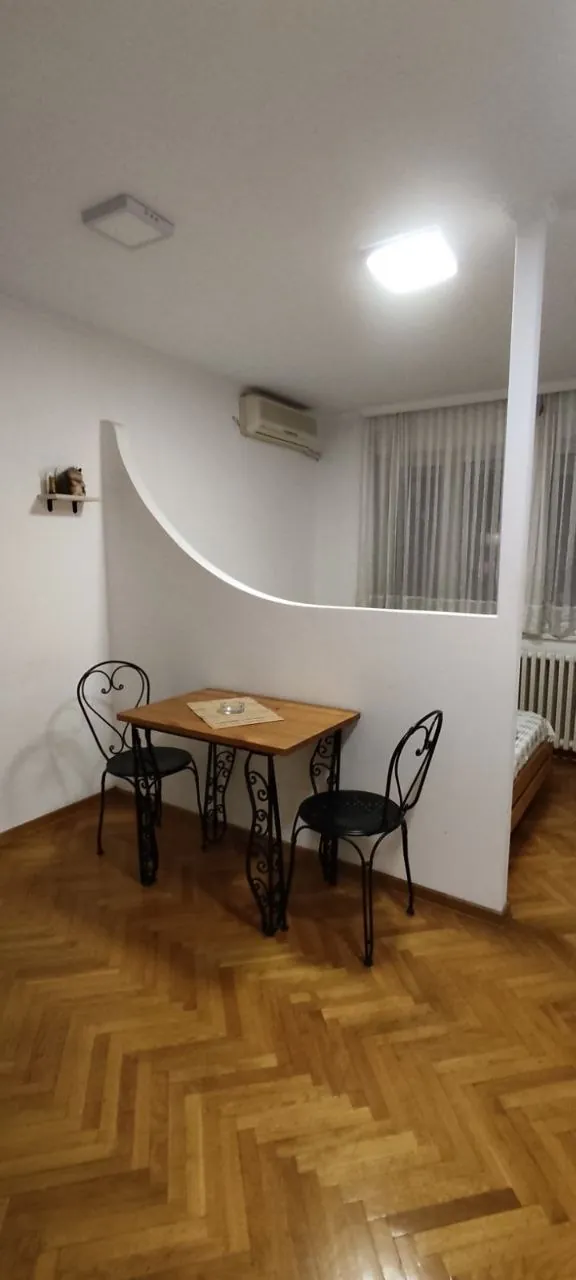 Студия 30 кв.м. Врачар 400 EUR 1