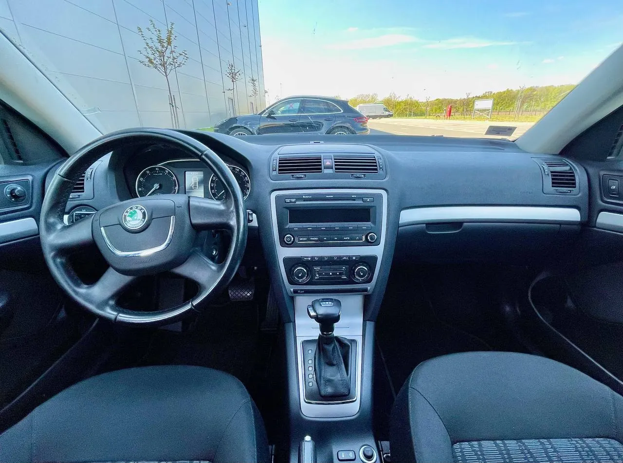 Škoda Octavia Combi 2010 1.4 DSG-7 9
