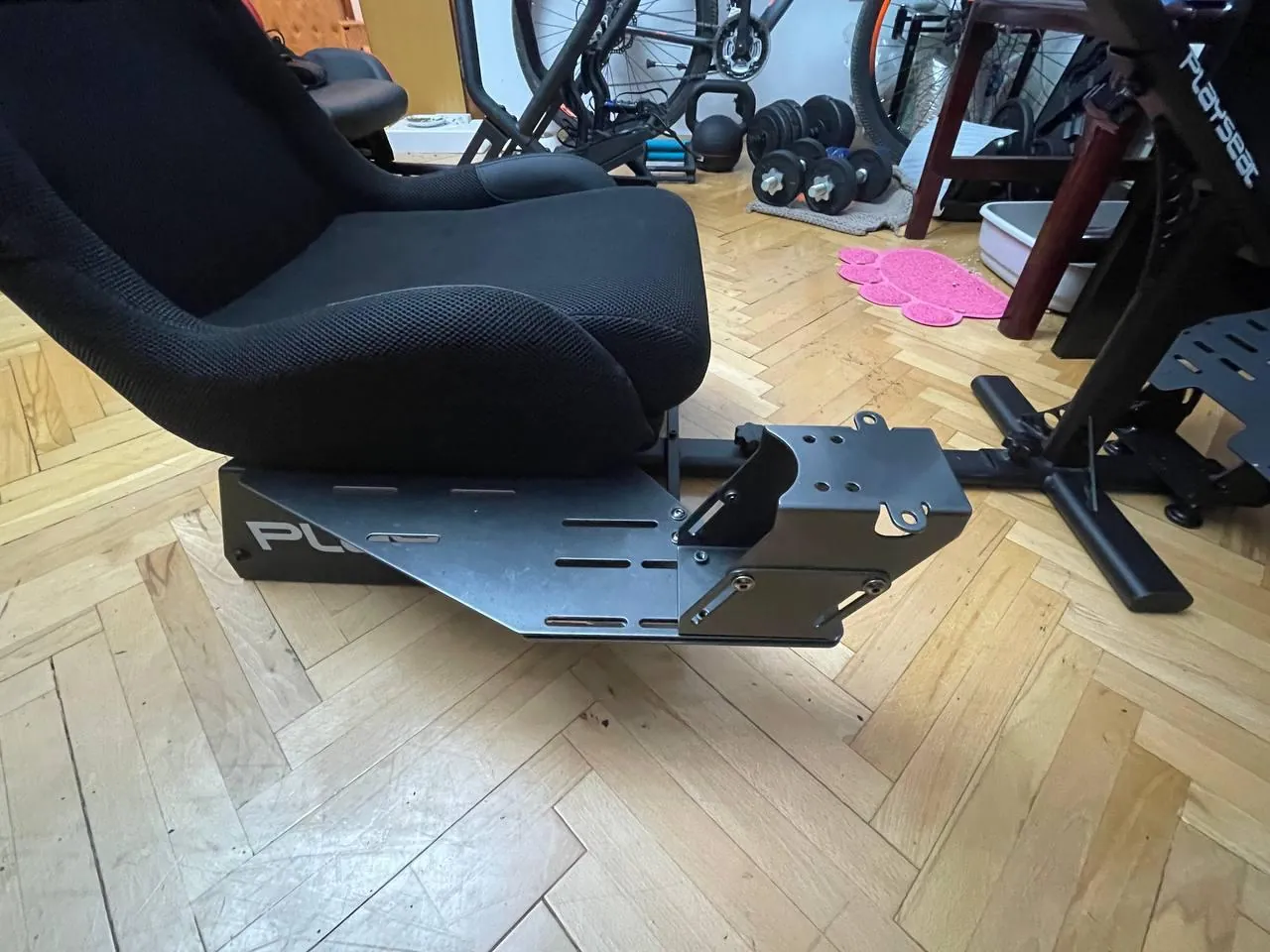 Кокпит Playseat Evolution для симрейсинга 1