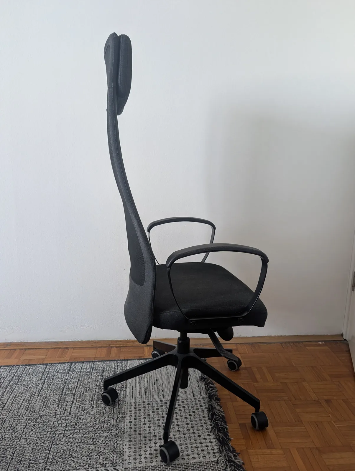 Офисное кресло IKEA MARKUS черное 2