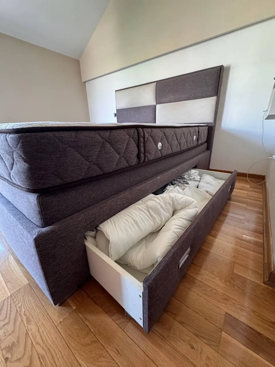 Двуспальная кровать 160x200 с матрасом 2