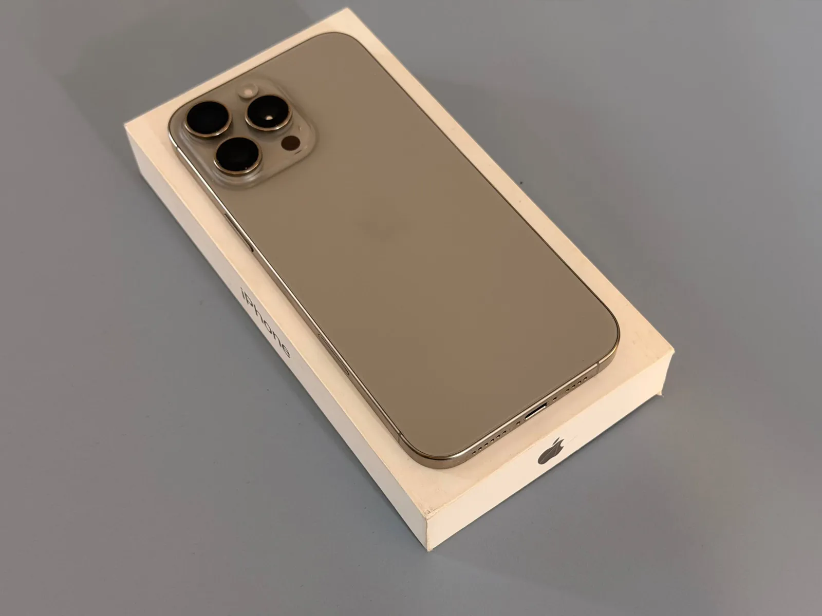 iPhone 16 Pro Max 256GB Natural Titanium 2