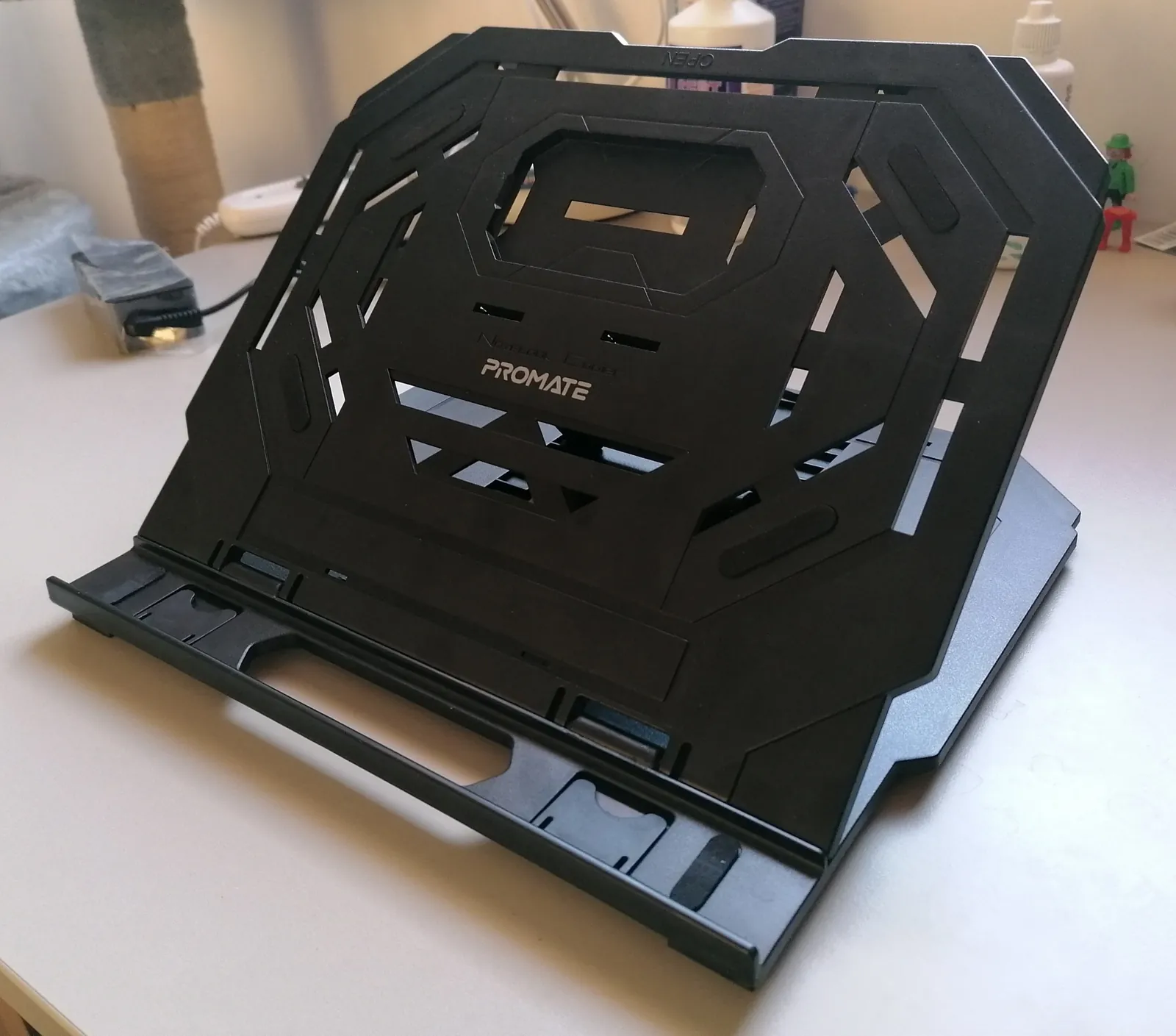 Подставка для охлаждения ноутбука PROMATE 1