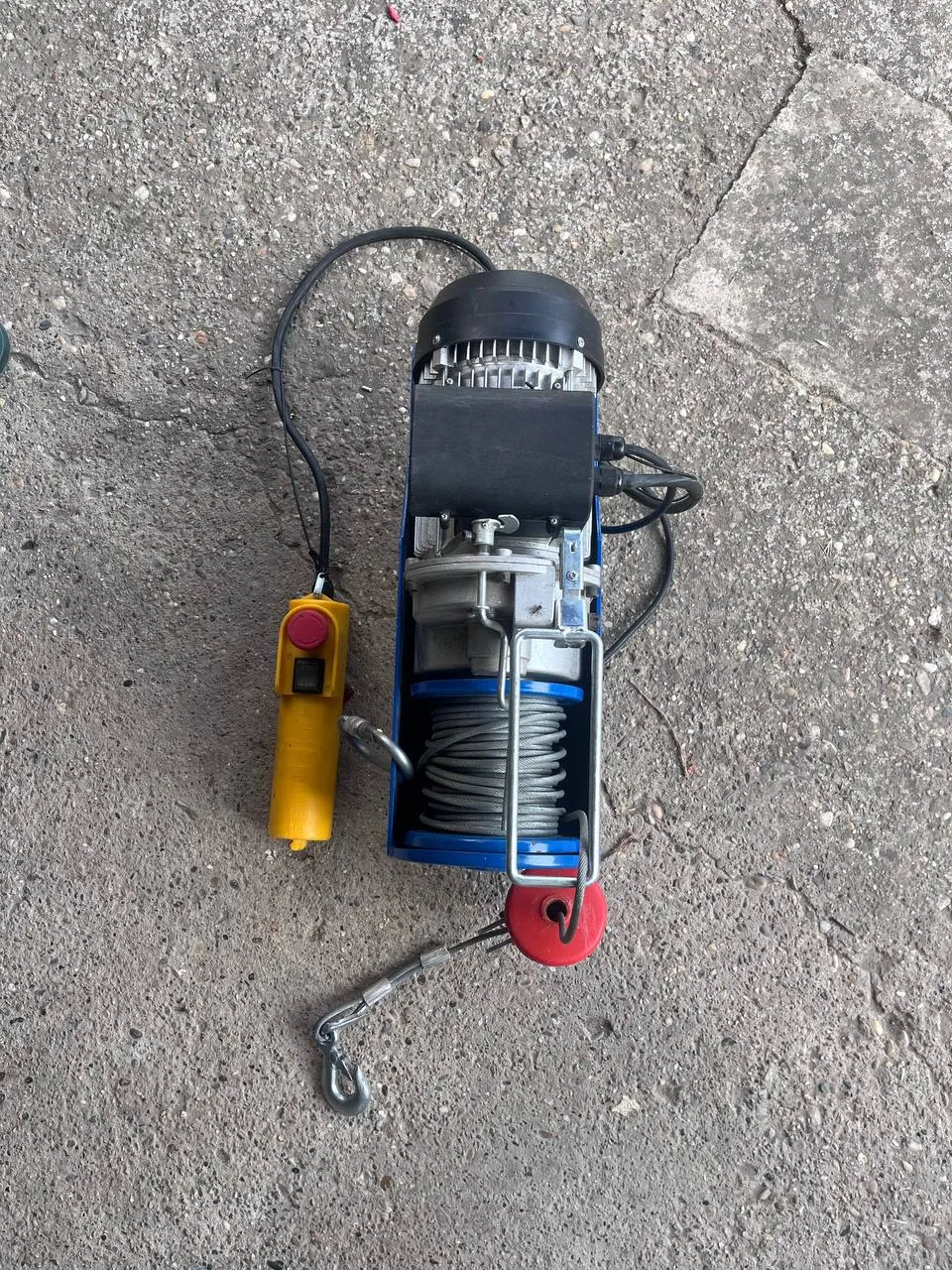 Электрическая лебедка HGS-B1 1000кг трос 20м 1