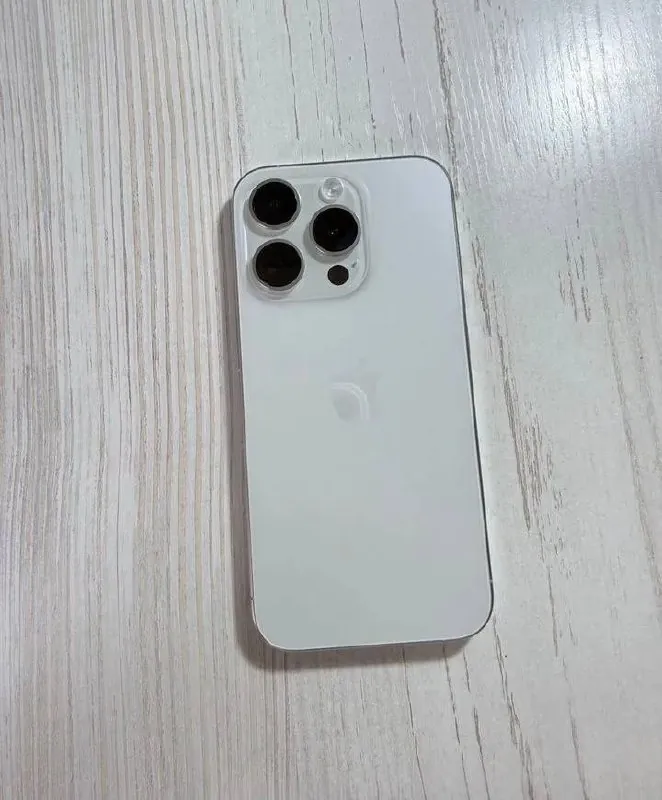 iPhone 15 Pro 128GB белый 1
