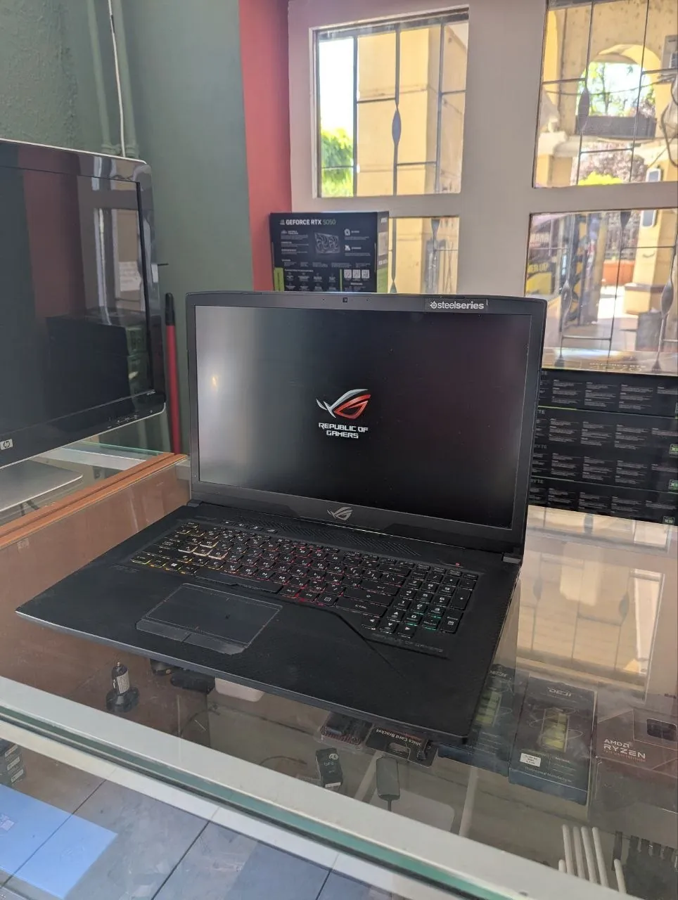 Ноутбук ASUS ROG G703 i7 GTX 1070 300 EUR 3