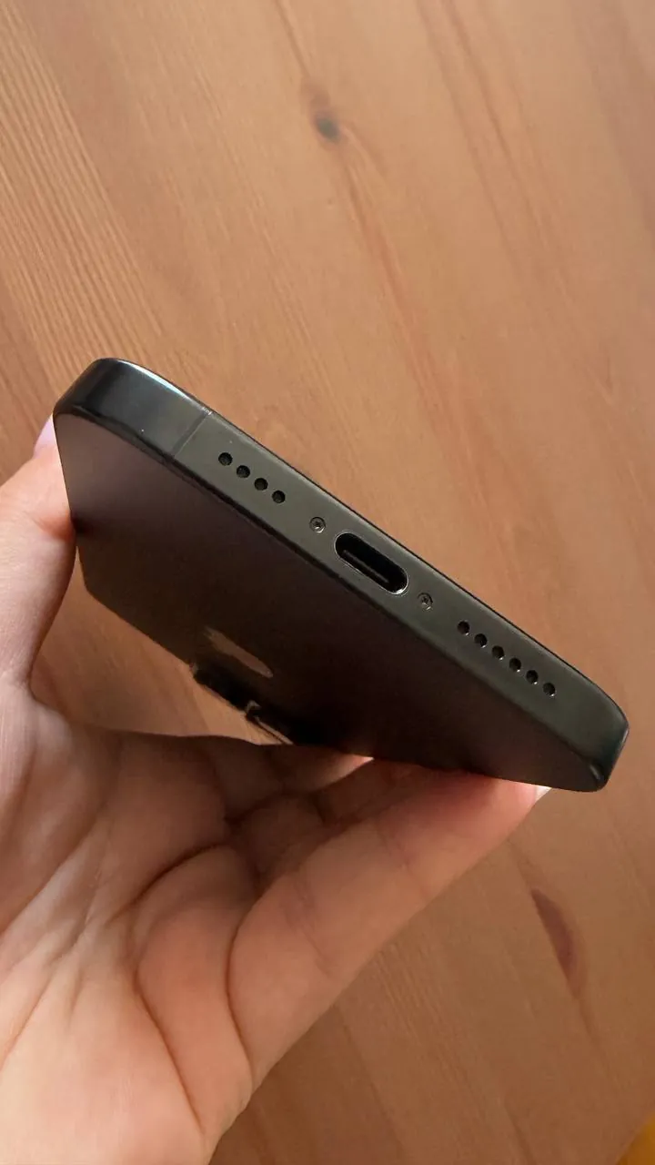 iPhone 16 Pro Max 512GB Black Titanium 4