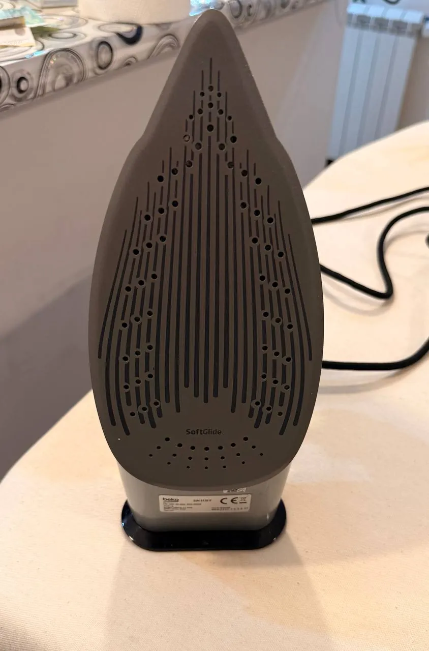 Утюг Beko SIM 8130R 3000W SoftGlide 3