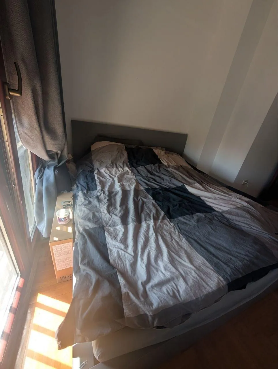 Кровать IKEA MALM 180x200 и диван FRIHETEN 2