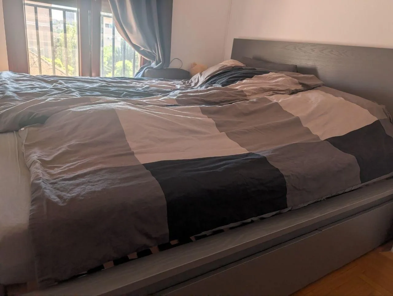 Кровать IKEA MALM 180x200 и диван FRIHETEN 3
