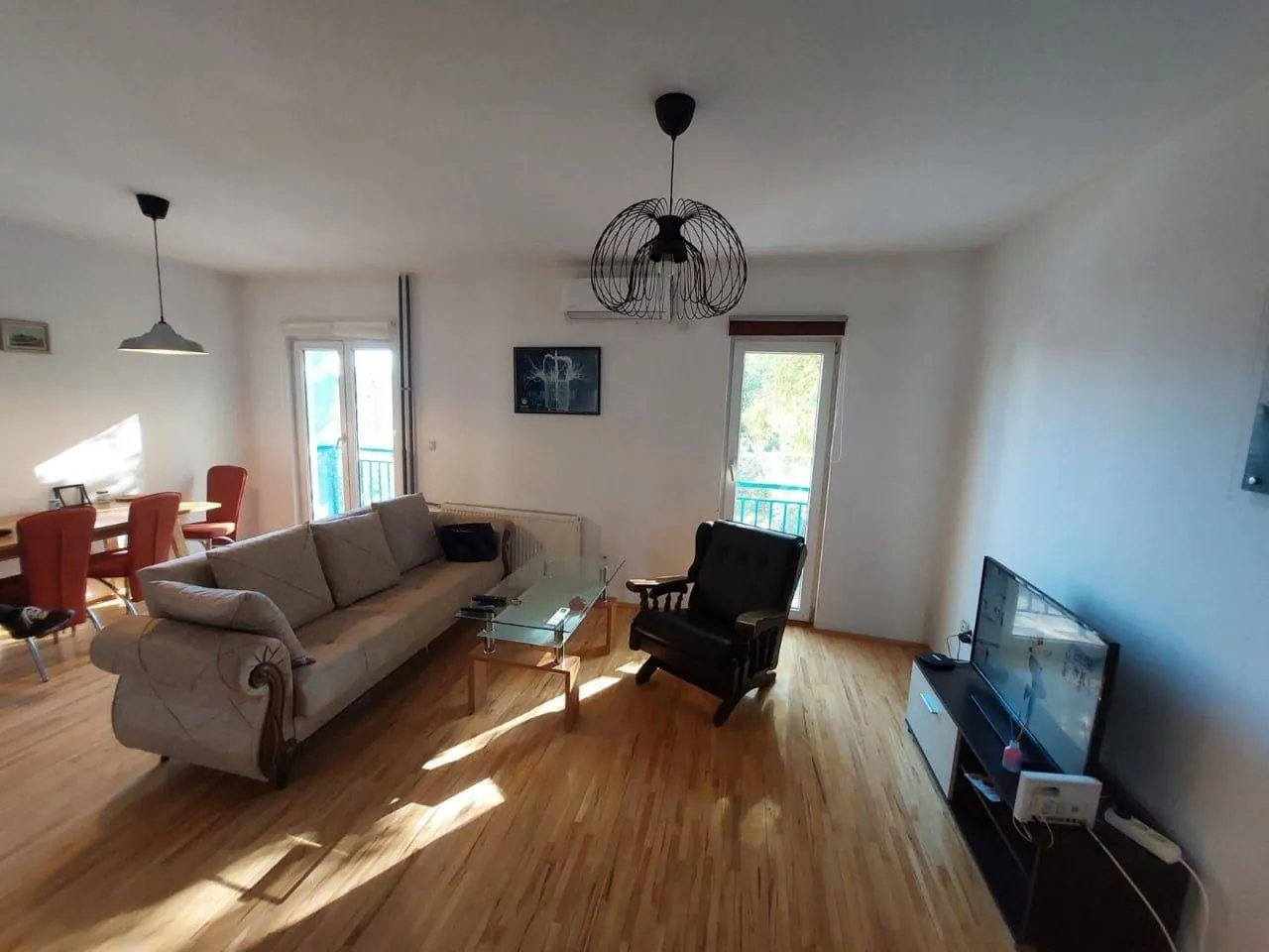 Квартира 3-комнатная Звездара Мириево 650 EUR 2