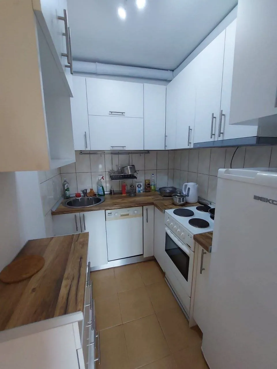 Квартира 3-комнатная Звездара Мириево 650 EUR 5