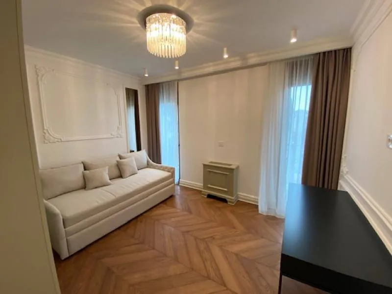 Квартира 4-комнатная Врачар 170м2 3000 EUR 3