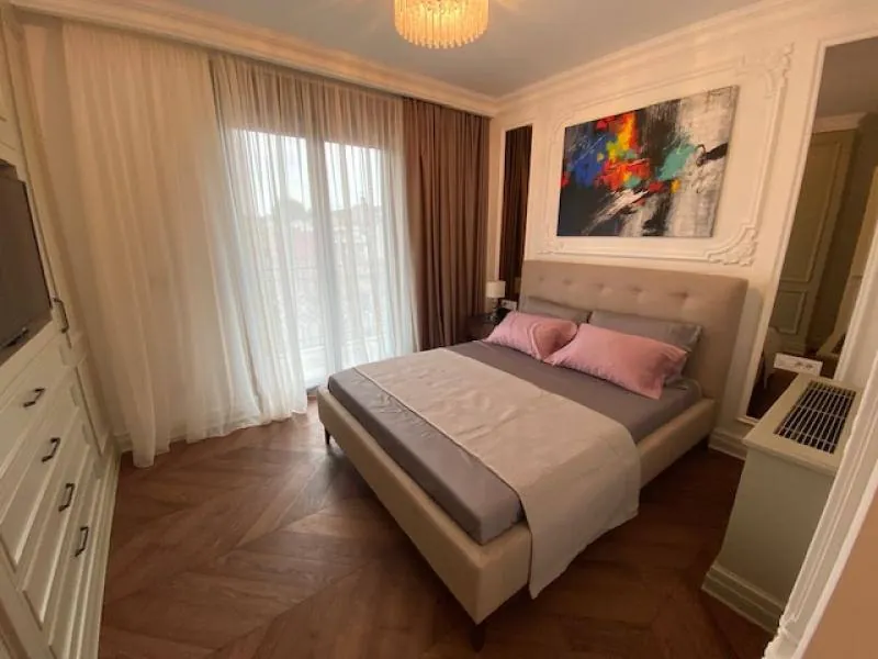 Квартира 4-комнатная Врачар 170м2 3000 EUR 5