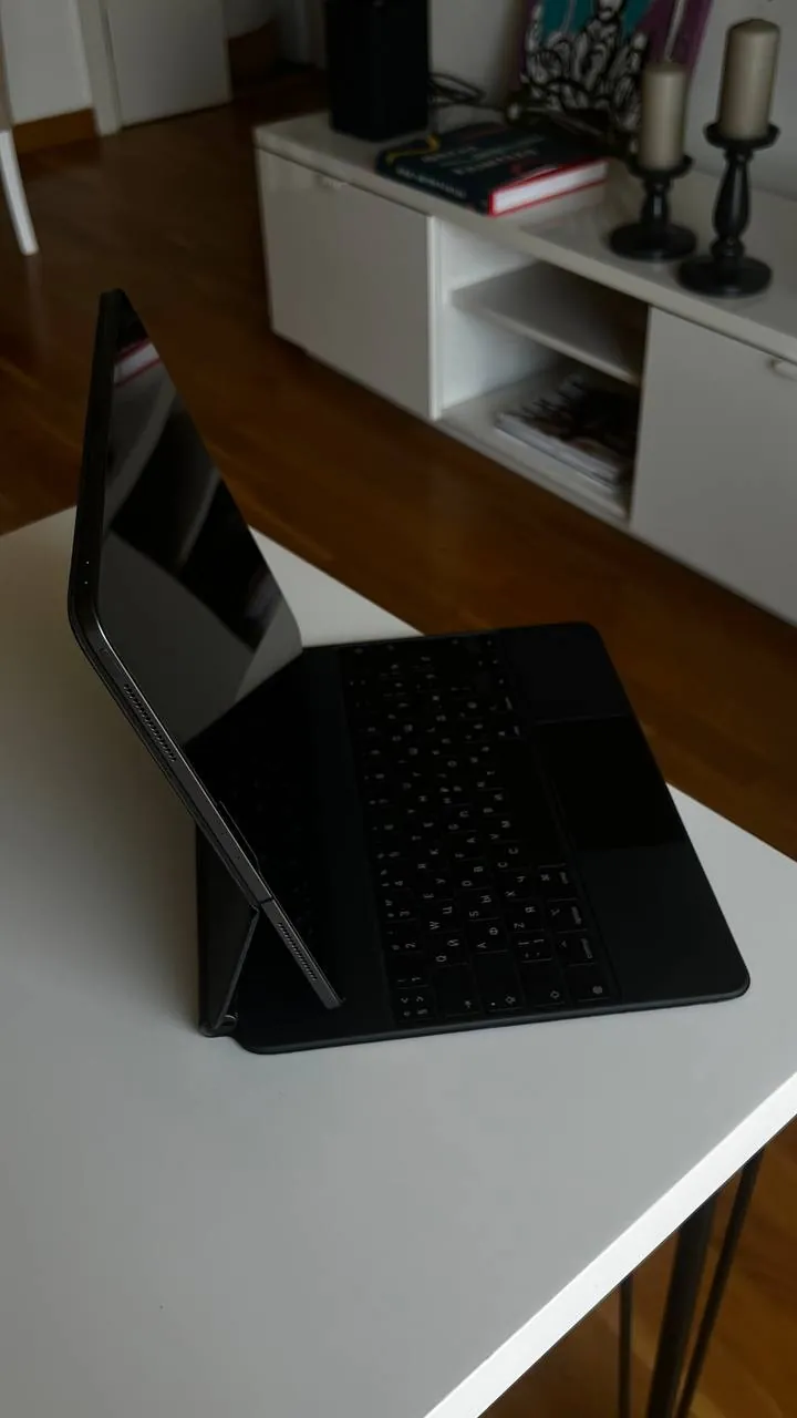iPad Pro 12.9 2020 256GB Magic Keyboard 1