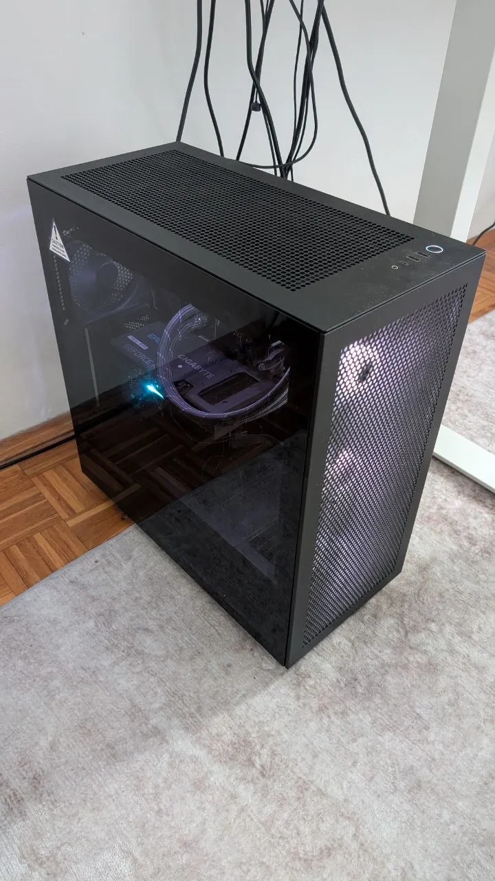 Корпус NZXT H7 Flow RGB Mid-Tower 1