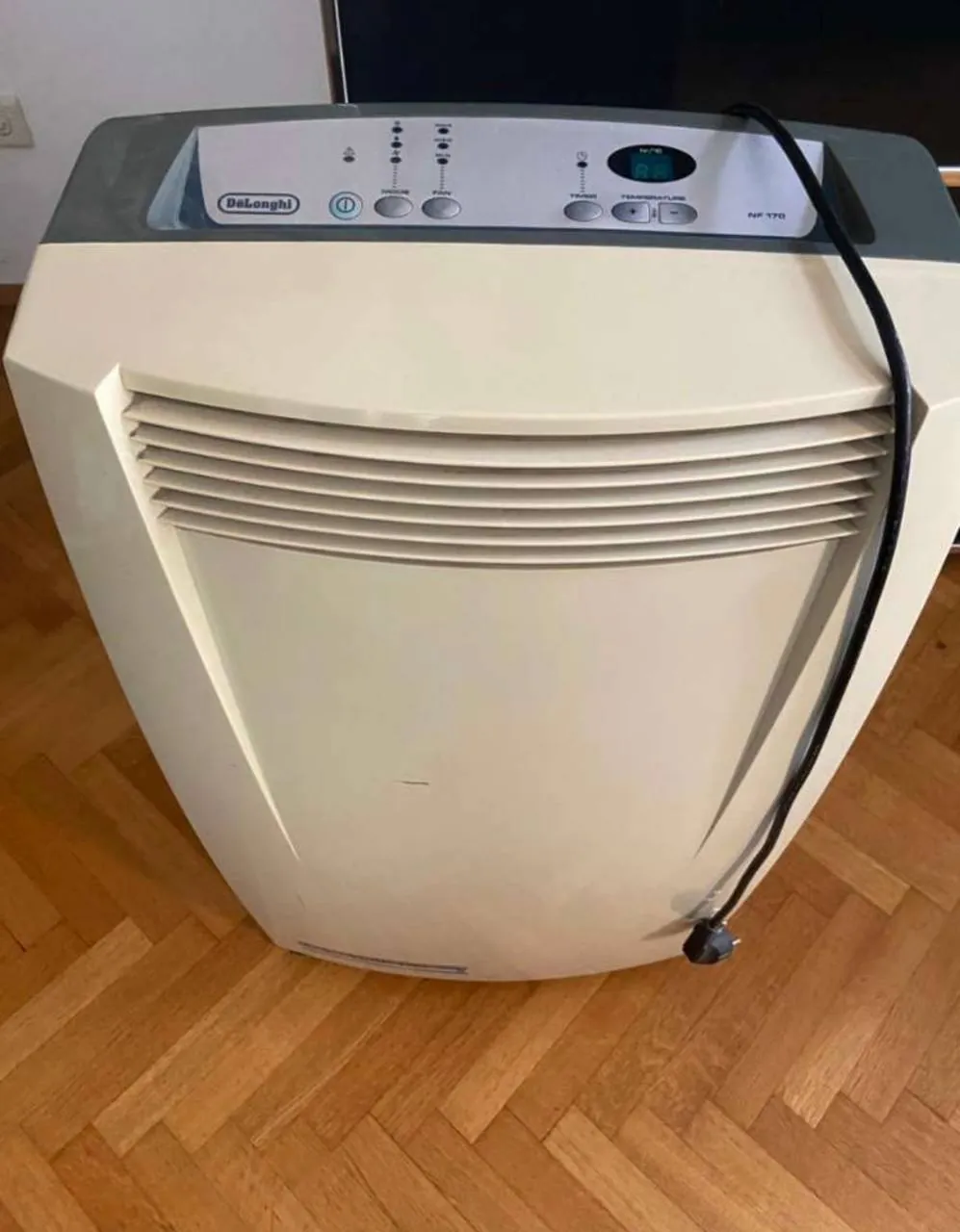 Кондиционер напольный Delonghi 1