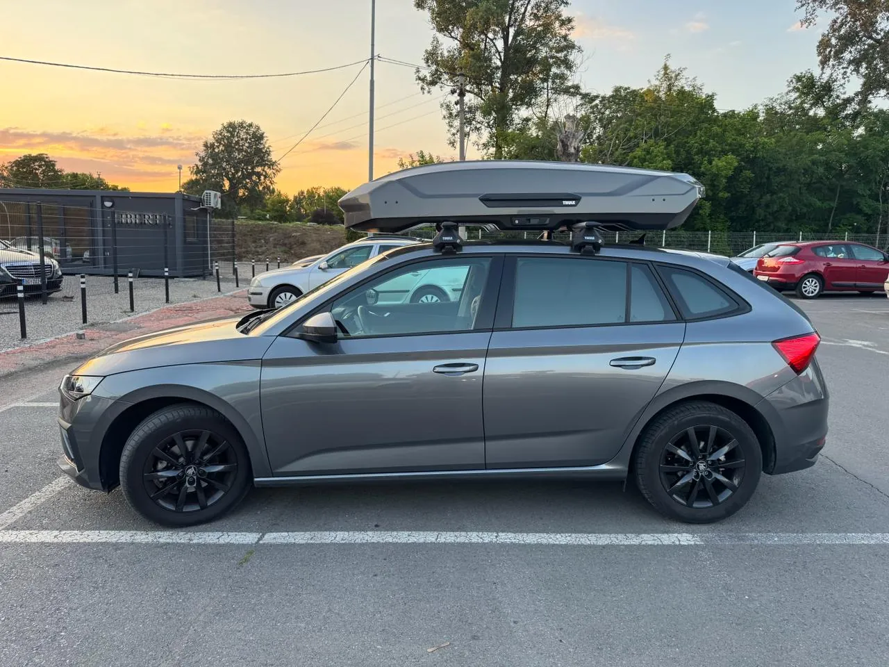 Бокс на крышу Thule Motion 3 XL 1