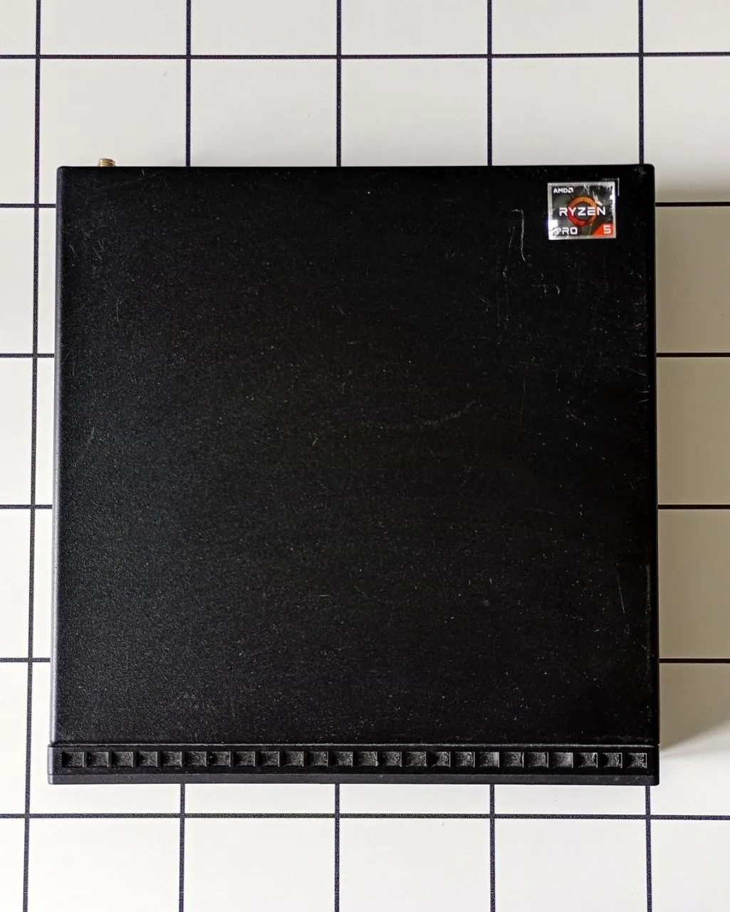 Мини-ПК Lenovo ThinkCentre M75q Gen2 3