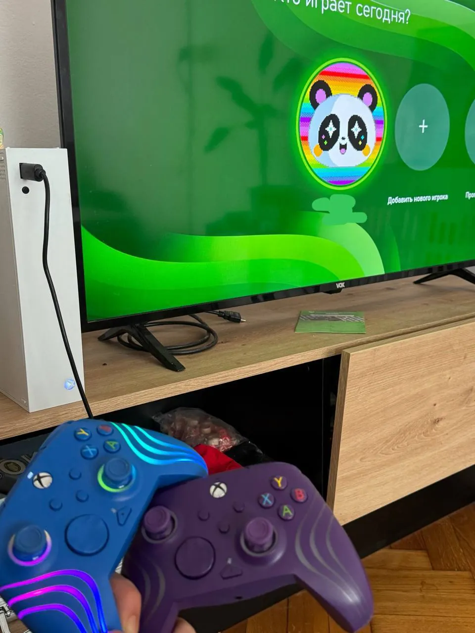 Xbox Series S два джойстика Game Pass 1