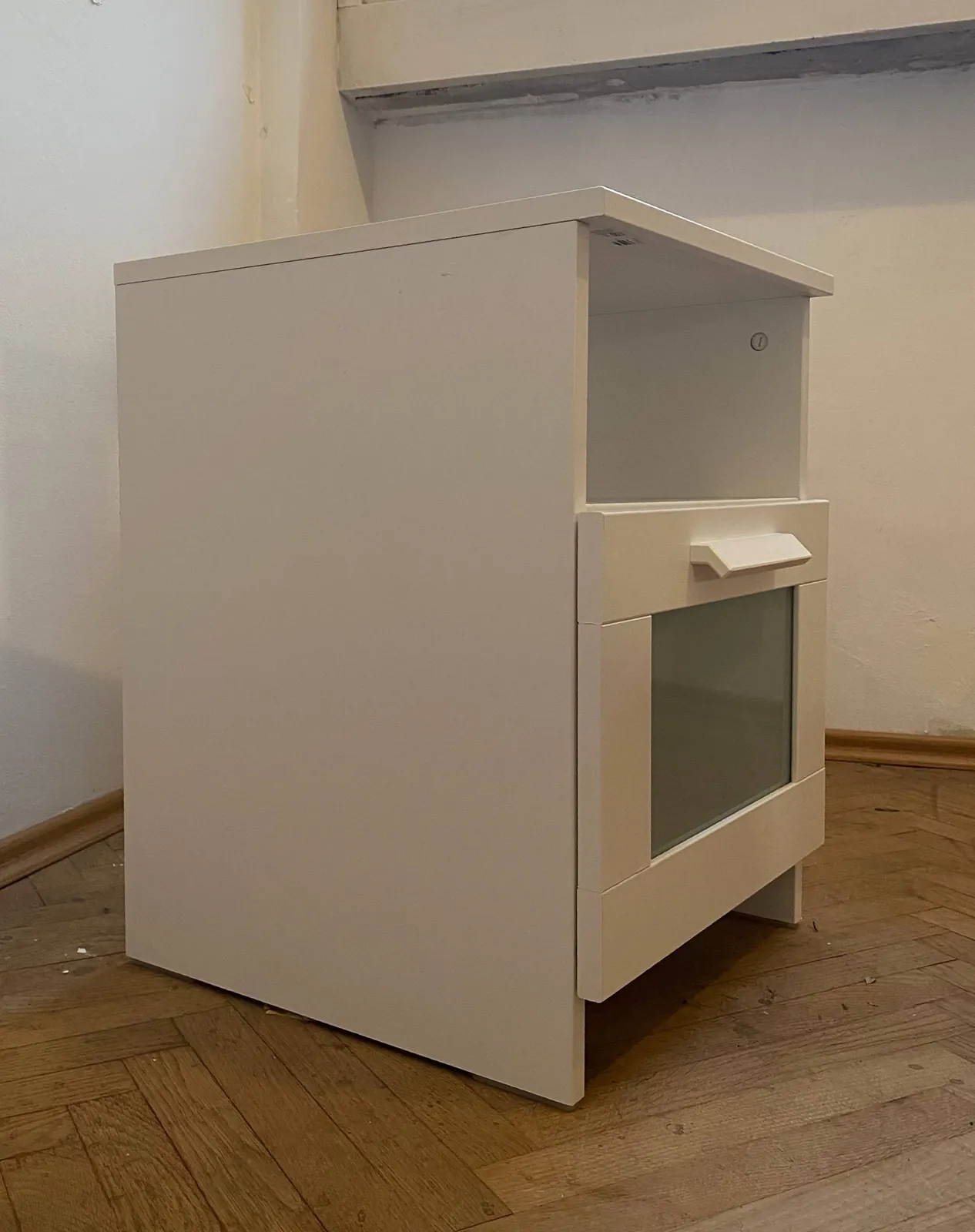 Прикроватная тумба IKEA BRIMNES отличное состояние 2