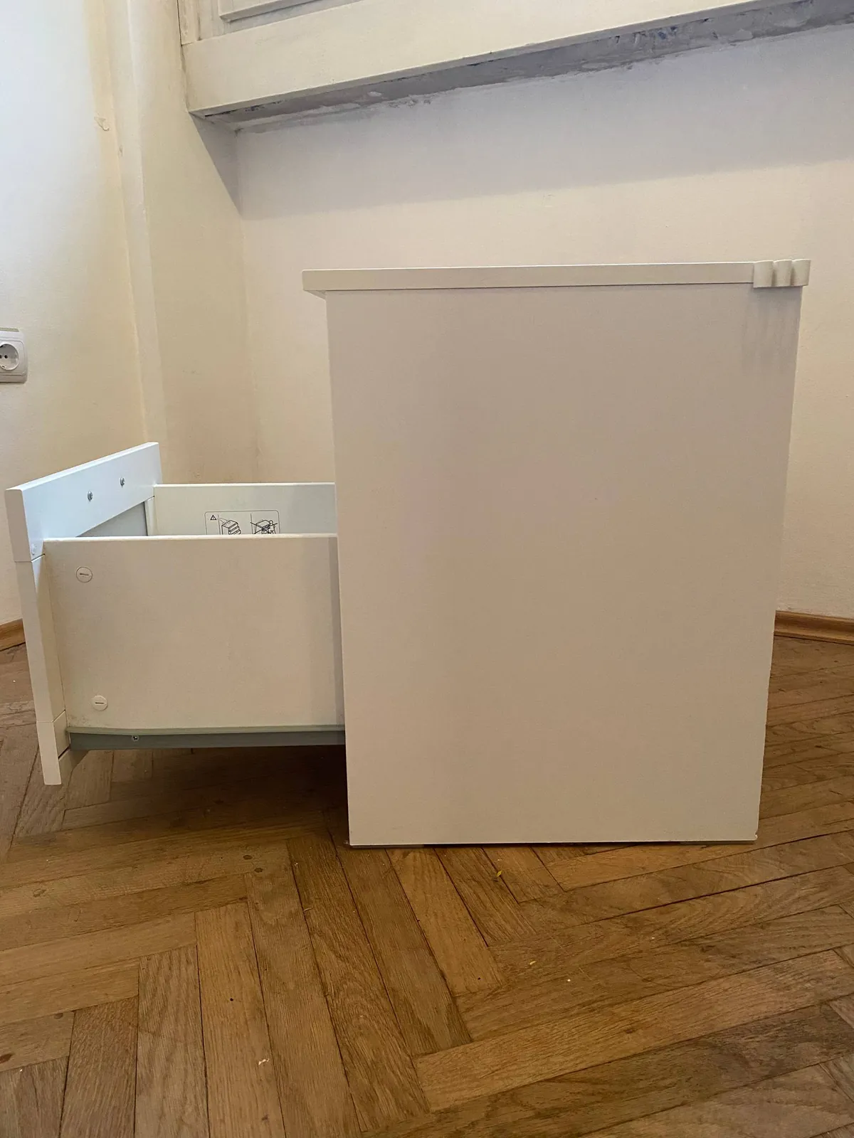 Прикроватная тумба IKEA BRIMNES отличное состояние 4