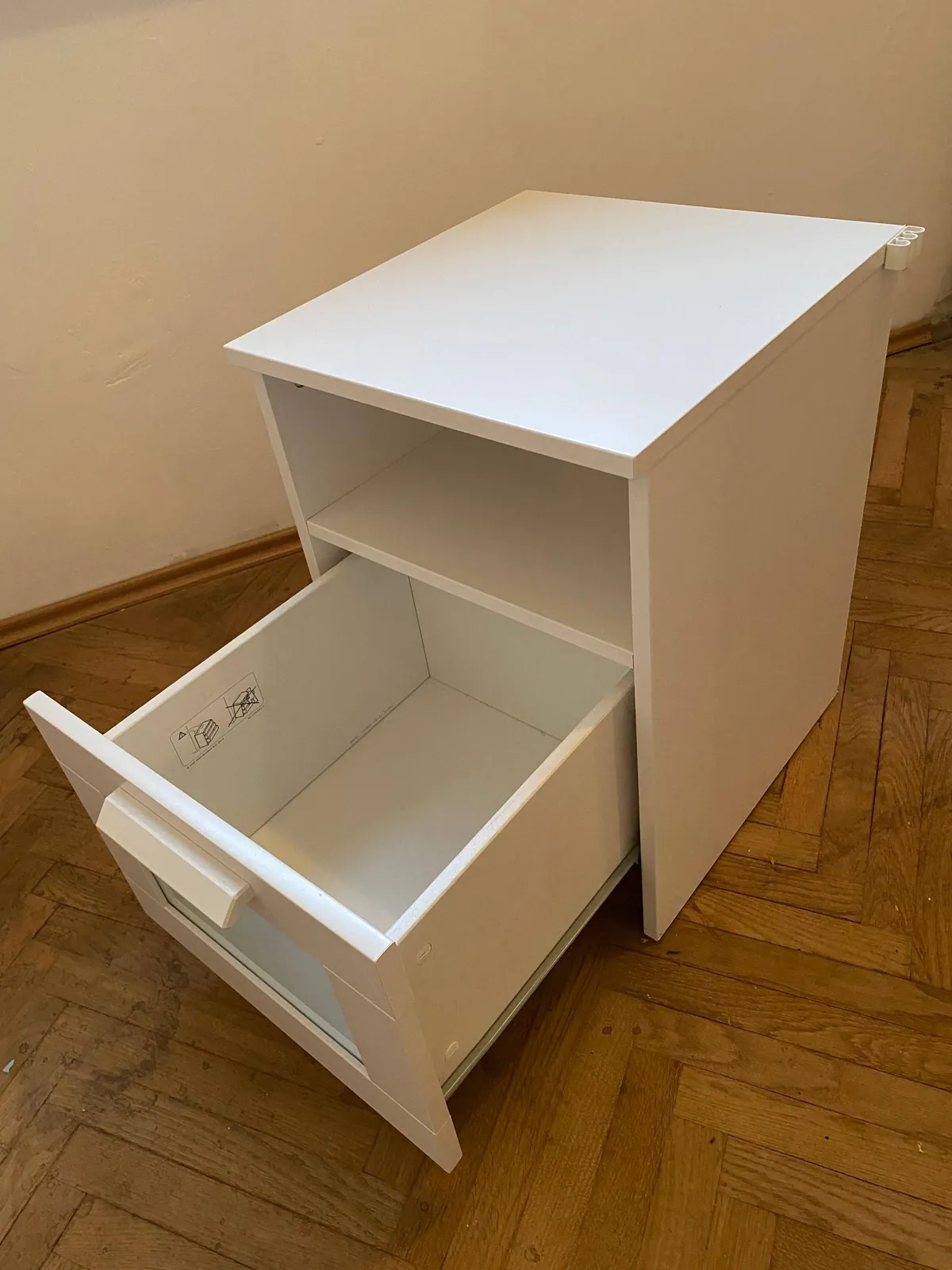 Прикроватная тумба IKEA BRIMNES отличное состояние 3