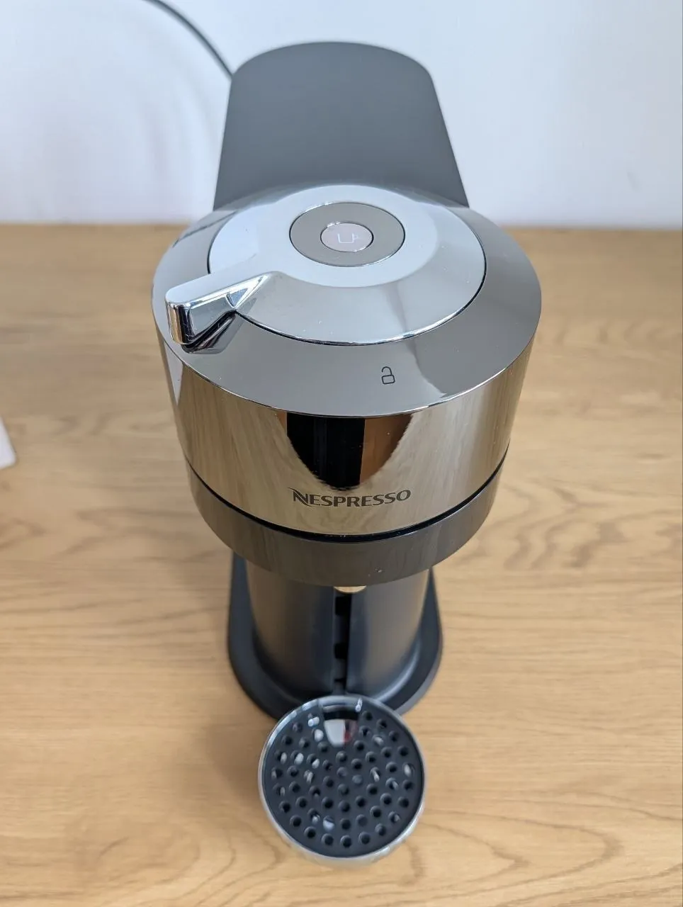 Кофемашина Nespresso Deluxe капсульная 1