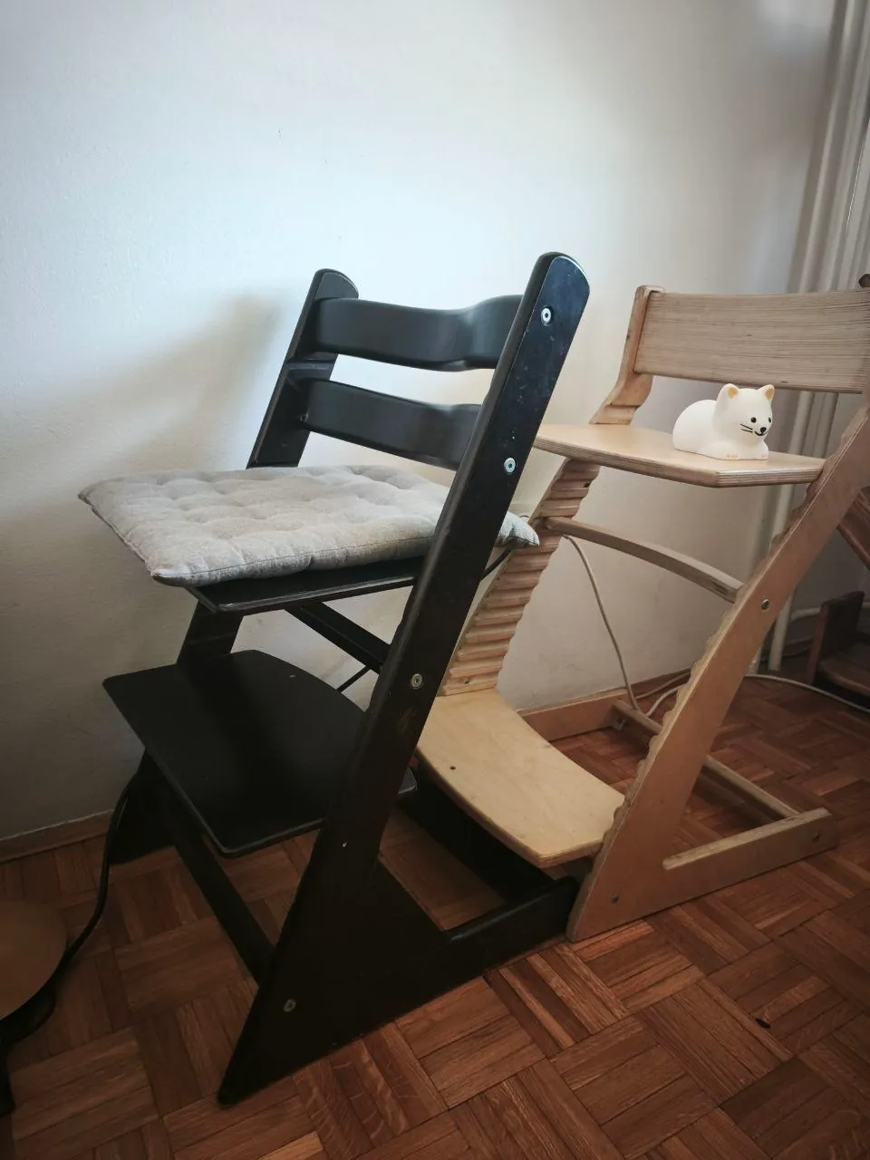 Стеллажи вешалки корзины зеркало парта мебель 1