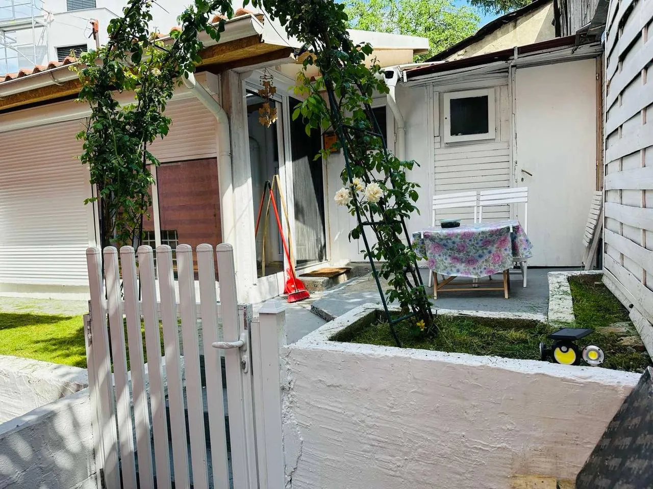 Продажа дома с двориком Senjak 260000 EUR 2