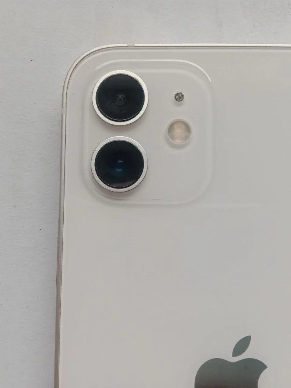 iPhone 12 64GB White отличное состояние 150 EUR 3